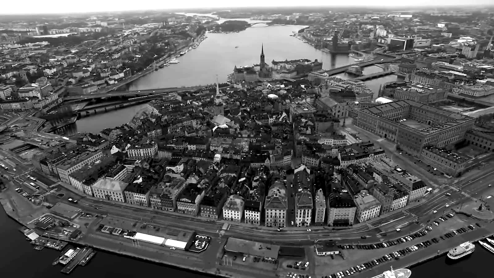 Flygbild över Stockholms stadshus och Riddarfjärden